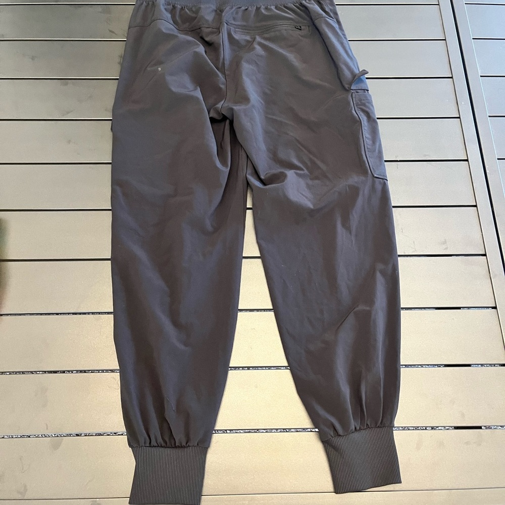 Athletic pants